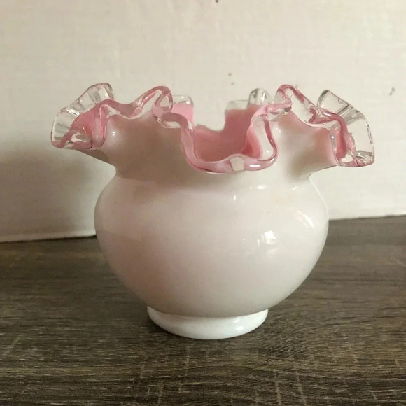 Vtg Fenton Peach Crest Ruffled Vase - Picture 6 of 9